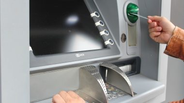 Maharashtra ATM Theft: वैन से बांधकर एटीएम ही ले भागे चोर, नकाबपोश लुटेरों का वीडियो वायरल, बीड की घटना-Video