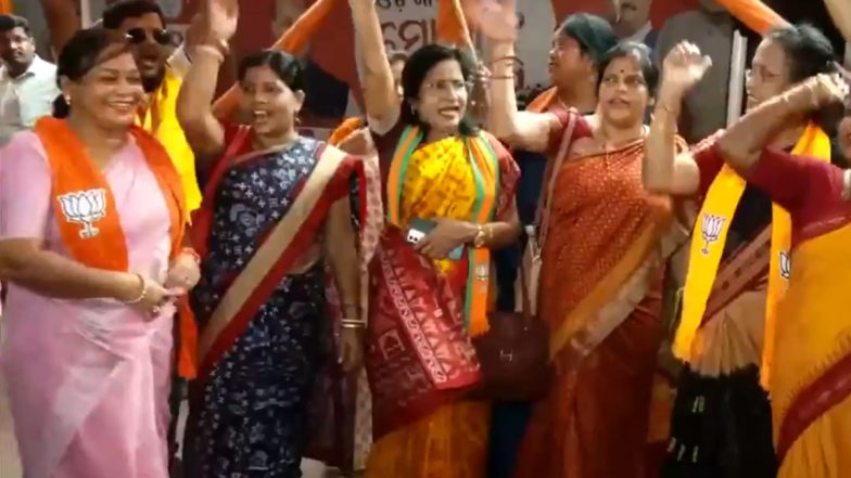 Odisha BJP Celebration: ओडिशा में लोकसभा और विधानसभा में मिली जीत के बाद भुबनेश्वर में बीजेपी महिला कार्यकर्ताओं ने मनाया जल्लोष -Video
