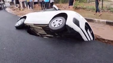 Car Crashed Into The Road: गुजरात में बारिश के कारण सड़के हुई कमजोर, गांधीनगर में सड़क में धंसी कार-Video