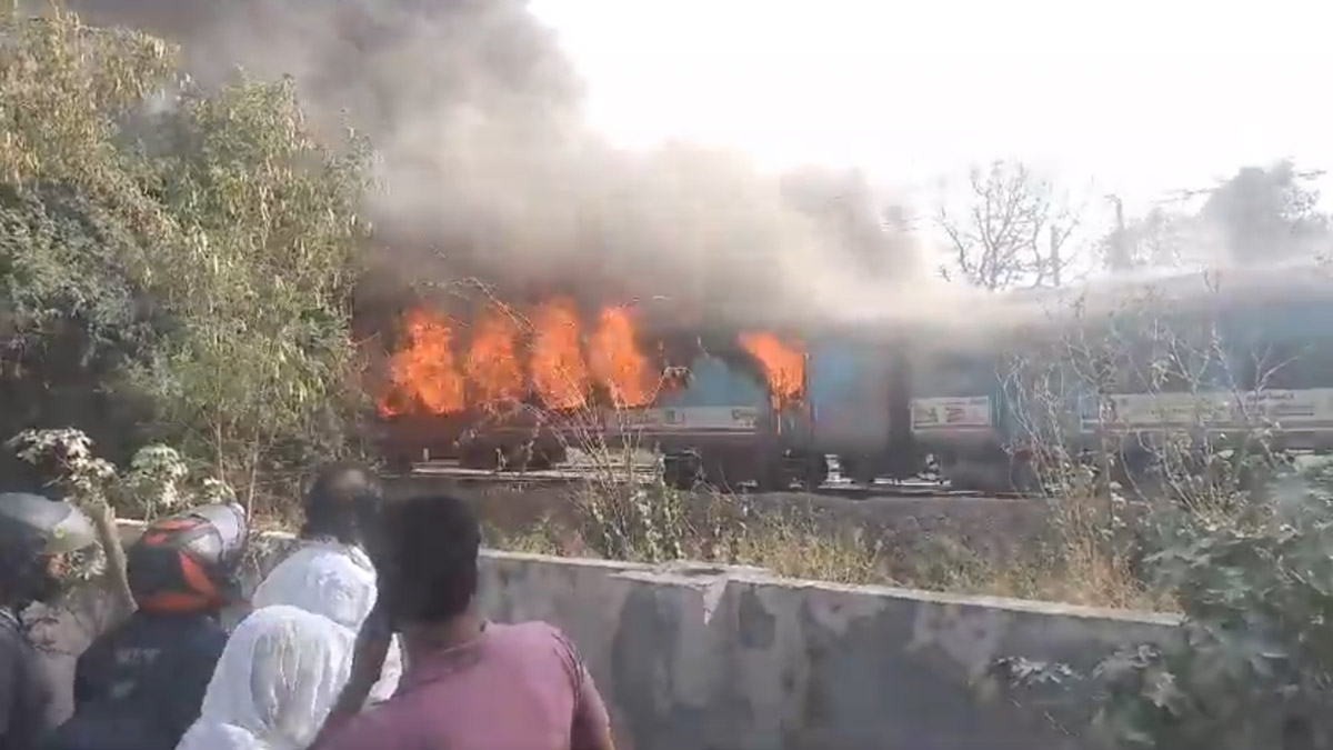 Fire Train Injan Taj Express Train Fire: दिल्ली के पास ताज एक्सप्रेस के दो डिब्बों में ...
