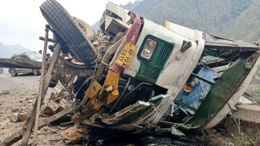 Himachal Pradesh Bus Accident: हिमाचल प्रदेश में यात्रियों से भरी पलटी बस, चार लोगों की मौत, 3 जख्मी