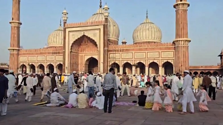 Bakrid Eid ul Adha 2024: देशभर में मनाया जा रहा है बकरीद, जामा मस्जिद में नमाज़ अदा करने के लिए एकत्र हुए लोग, देखें वीडियो