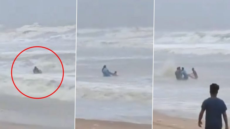 Juhu Beach Viral Video: जुहू बीच पर समुद्र में डूब रहे नाबालिग बच्चों को रेस्क्यू टीम ने बचाया, वीडियो आया सामने