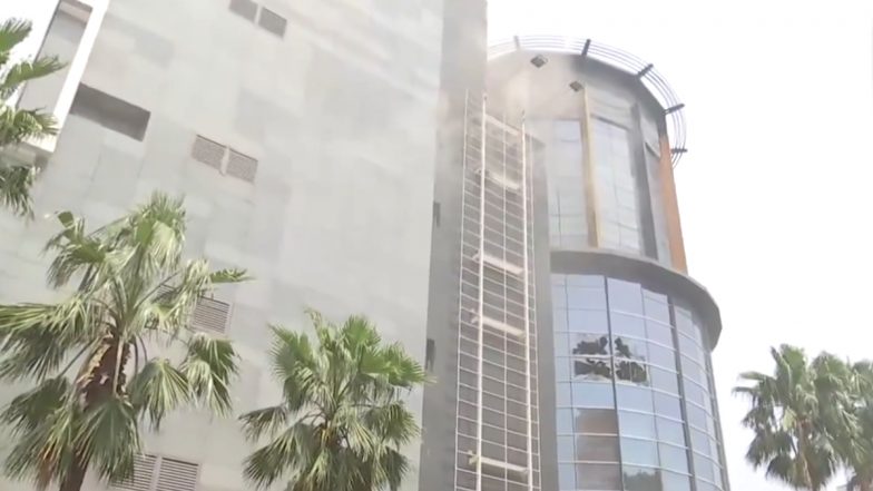 Fire at Kolkata's Acropolis Mall: कोलकाता के एक्रोपोलिस मॉल में लगी भीषण आग, दमकल की 10 गाड़ियों ने कड़ी मशक्कत के बाद पाया काबू- VIDEO