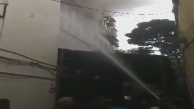 Mumbai Fire Video: ठाणे के गोखले मार्ग पर स्थित अर्जुन टॉवर में लगी भीषड़ आग, मौके पर पहुंचीं दमकल की गाड़ियां- Video