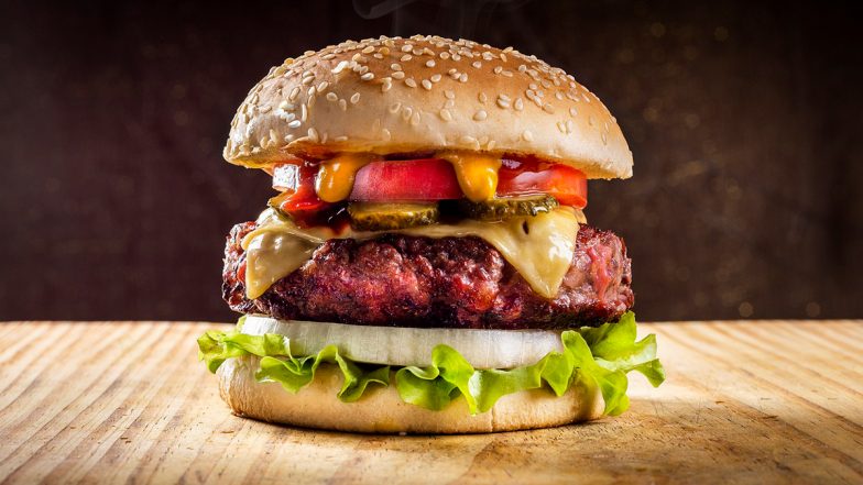 People In Africa Eating ‘Mosquito Burgers’: अफ्रीका में 'मच्छर बर्गर' खाते हुए दिखे लोग, वायरल वीडियो देखकर आप रह जाएंगे हैरान