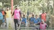 मुंबई के मीरा रोड में क्रिकेट खेलते समय ज़मीन पर गिरा युवक, हार्ट अटैक से हुई मौत, देखें वीडियो