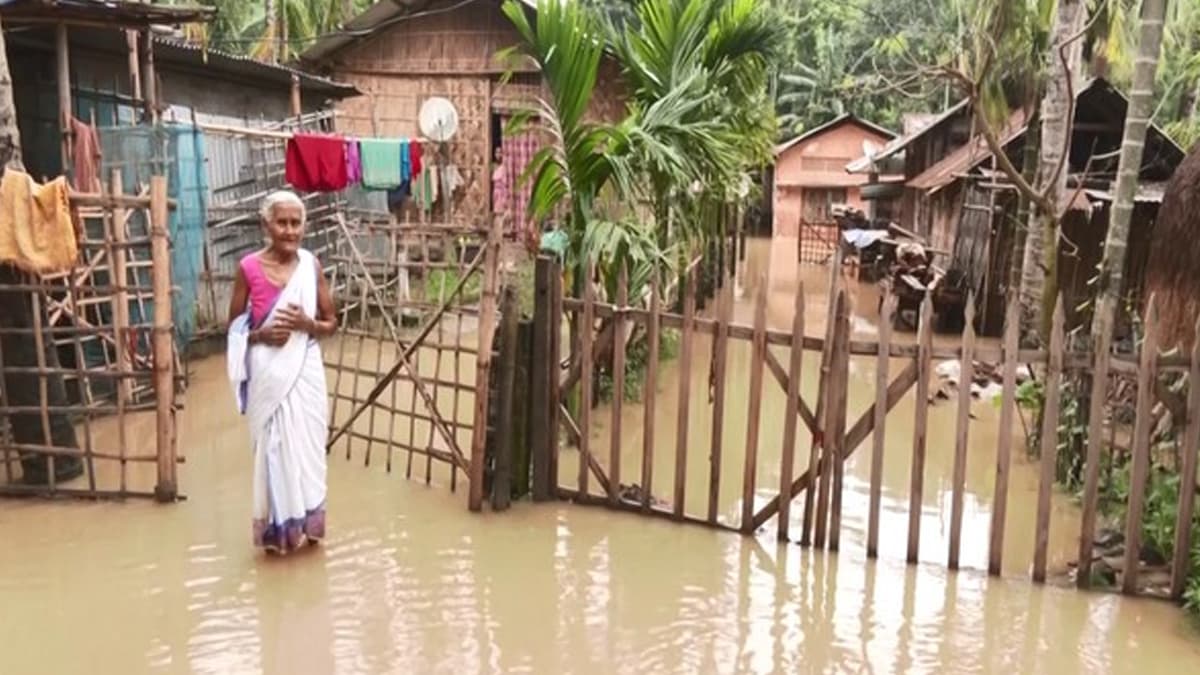 Assam Flood: असम में बाढ़ से मचा हाहाकार, 4 लाख से अधिक लोग प्रभावित