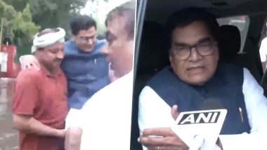 Ram Gopal Yadav on Delhi Rain: दिल्ली के भीषण जलभराव में फंसे सपा सांसद रामगोपाल यादव, कार तक गोद में उठा लेकर गए लोग (Watch Video)