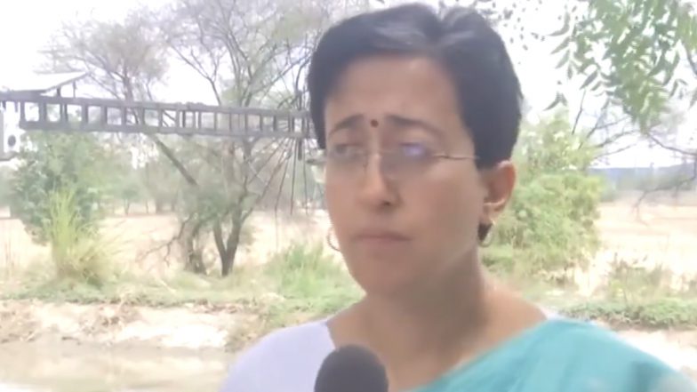 Delhi MInister Atishi: पिछले पांच दिनों से लगातार पानी घट रहा है, हरियाणा सरकार दिल्ली के हक़ का पानी रोक रही है; दिल्ली की मंत्री आतिशी का आरोप- Video