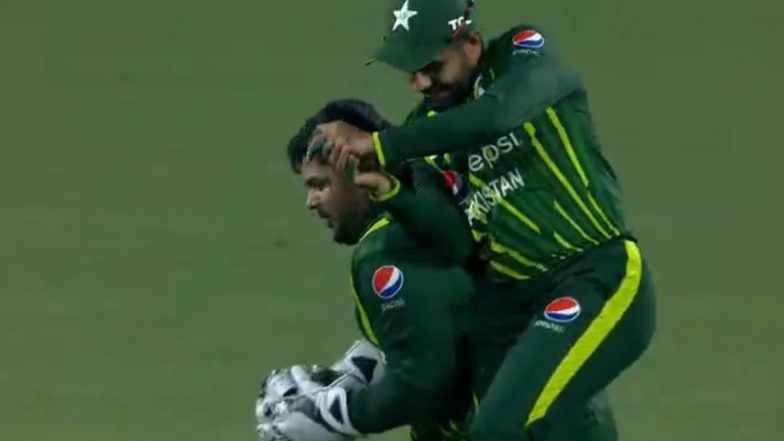 Babar Azam Call&nbsp;Azam Khan Genda:&nbsp;टी20 विश्व कप के&nbsp;प्रैक्टिस के दौरान बाबर आज़म ने आज़म खान को&nbsp;बुलाया गैंडा?&nbsp;वायरल वीडियो पर&nbsp;फैंस ने दिए रिएक्शन