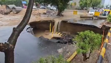 Gujarat Heavy Rains: गुजरात में भारी बारिश के बीच बड़ा हादसा टला, अहमदाबाद के शेला इलाके में सड़क धसी, देखें वीडियो