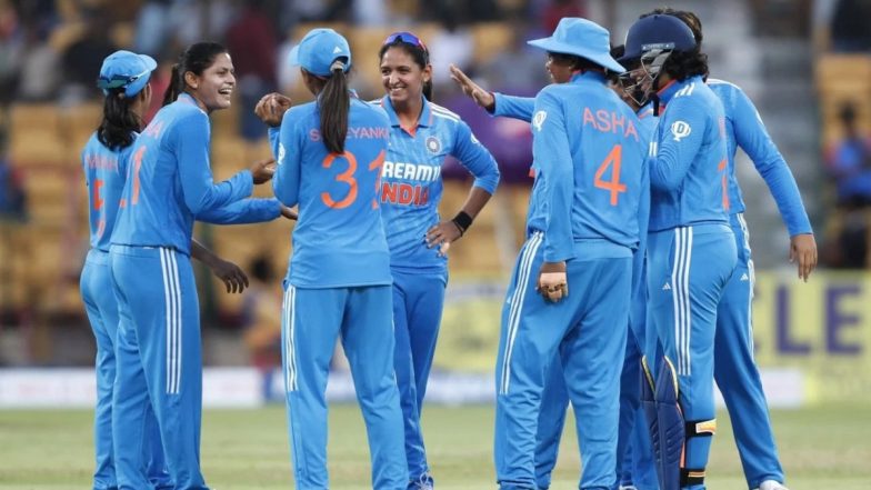 IND-W vs SA-W 3rd ODI: टीम इंडिया ने साउथ अफ्रीका को महज 215 रन पर रोका, गेंदबाजों ने बिखेरा जलवा
