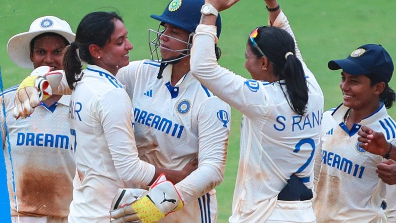 IND-W vs SA-W, Only Test Day 3 Stumps: तीसरे दिन का खेल हुआ खत्म, मजबूत स्थिति में पहुंची टीम इंडिया