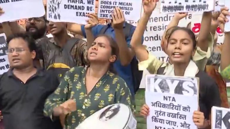 NEET, NET Paper-Leak Row: राष्ट्रीय पात्रता व प्रवेश परीक्षा लीक मामले में JNU छात्र संघ का दिल्ली में विरोध प्रदर्शन, शिक्षा मंत्री प्रधान के इस्तीफे की मांग की- VIDEO