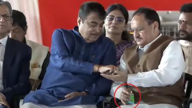 JP Nadda Was Chewing Gutka on Stage? जेपी नड्डा स्टेज पर चबा रहे थे गुटखा?  नितिन गडकरी के साथ भी किया शेयर... जानें सोशल मीडिया पर वायरल हो रहे वीडियो का सच