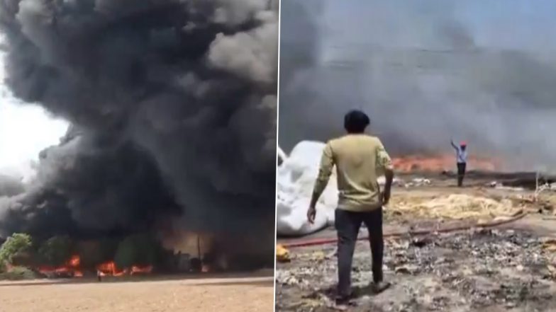 Gujarat Fire:&nbsp;गुजरात के बहुचराजी में स्क्रैप गोदाम में लगी भीषण आग, उठे काले धुएं के फव्वारे, देखें वीडियो
