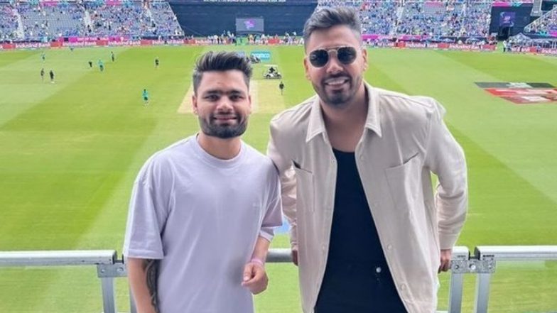 Ind vs Pak ICC T20 World Cup 2024: टी20 वर्ल्ड कप के लिए भरतीय स्क्वाड के बैकअप खिलाड़ी रिंकू सिंह, अवेश खान ने नासाउ स्टेडियम में बढ़ाया टीम इंडिया का हौसला, देखें तस्वीर