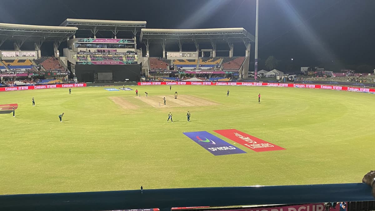 WI vs BAN 1st Test, Antigua Weather & Pitch Report: वेस्टइंडीज बनाम बांग्लादेश पहले टेस्ट मुकाबले का खेल बिगाड़ेगी बारिश? यहां जानें एंटीगुआ का मौसम और सर विवियन रिचर्ड्स स्टेडियम स्टेडियम की पिच का हाल | 🏏 LatestLY हिन्दी