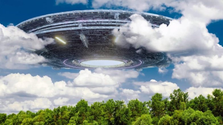 धरती पर छिपे हैं एलियंस! चांद पर भी हैं इनका ठिकाना? UFO पर हार्वर्ड का चौंकाने वाला खुलासा