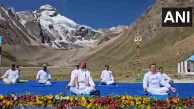 VIDEO: उत्तराखंड के CM धामी ने पार्वती सरोवर में किया योग! वीडियो में देखें पर्वतों के बीच योग का अद्भुत नजारा!