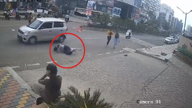 Accident Caught on Camera: पुणे में तेज रफ्तार कार ने महिला को रौंदा, हादसे का Video आया सामने