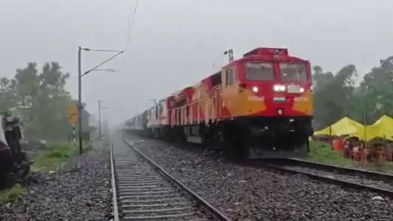 West Bengal: दार्जिलिंग में हादसे वाली जगह ट्रैक बिछाने का काम पूरा, ट्रेन सर्विस शुरू