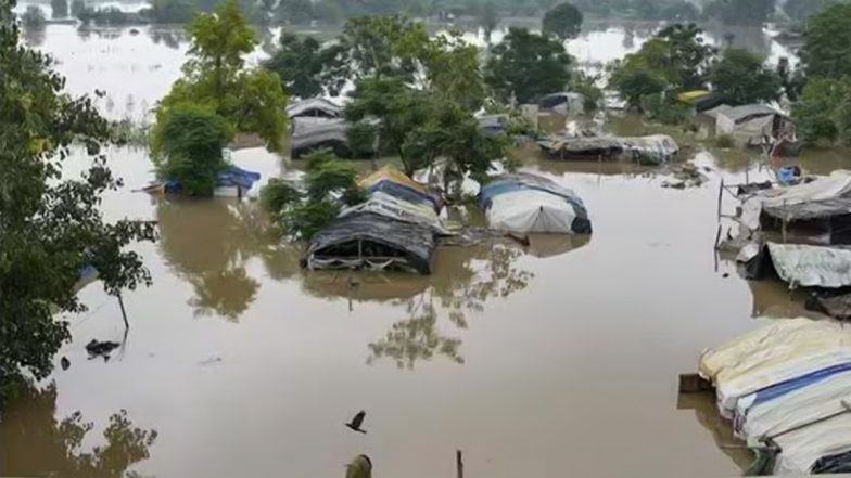 Flood in Assam: असम में बाढ़ की स्थिति में सुधार, चार लाख लोग अब भी प्रभावित