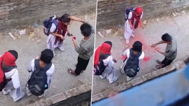 Viral Video: सहेलियों के साथ स्कूल से घर लौट रही थी लड़की, बॉयफ्रेंड ने बीच सड़क पर भर दी उसकी मांग