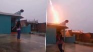Viral Video: रिमझिम बारिश में छत पर डांस करके रील बना रही थी लड़की, अचानक आसमान से गिरी बिजली और फिर...