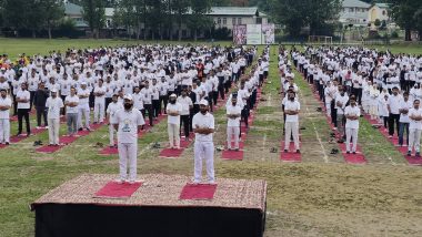 Yoga in Rain-Video: बारामूला में बारिश के दौरान योग! इंटरनेशनल योगा दिवस पर दिखा लोगों जज्बा