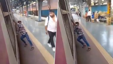 Viral Video: मुंबई के लोकल ट्रेन में जानलेवा स्टंट, सोशल मीडिया पर वायरल हो रहा सेवरी स्टेशन का वीडियो