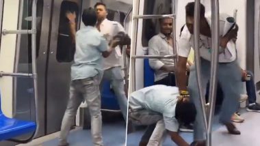 Delhi Metro Fight Video: दो लोगों के बीच जमकर हुई मारपीट, एक ने चप्पल दुसरे के मुंह पर मारी, दिल्ली की मेट्रो ट्रेन का वीडियो वायरल