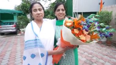 Mamata Banerjee Meets Sunita Kejriwal: सीएम अरविंद केजरीवाल के घर पहुंची ममता बनर्जी, कहा- संघर्ष की इस घड़ी में AAP के साथ है TMC