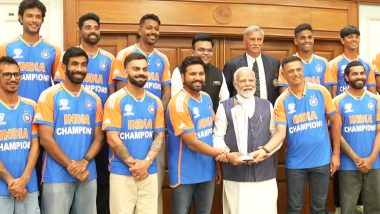 PM Modi Refuses to Touch T20 WC Trophy: टी20 विश्व कप ट्रॉफी को छूने से पीएम मोदी ने किया इनकार, राहुल द्रविड़ और रोहित शर्मा के लिए यह जेस्चर फैंस को आया पसंद