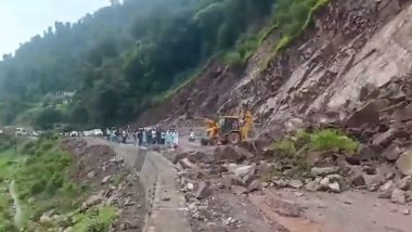 J&K Landslide: जम्मू-कश्मीर के पुंछ में हुआ भारी लैंडस्लाइड, सड़क पर पत्थर आने से नेशनल हाईवे बंद- VIDEO