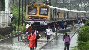 Mumbai Rains: मुंबई में भारी बारिश से लोकल ट्रेन सेवा पर असर, ट्रैकों पर भरा पानी, सड़कें भी हुई जलमग्न, सुबह-सुबह लोग दिखे परेशान- देखें वीडियो