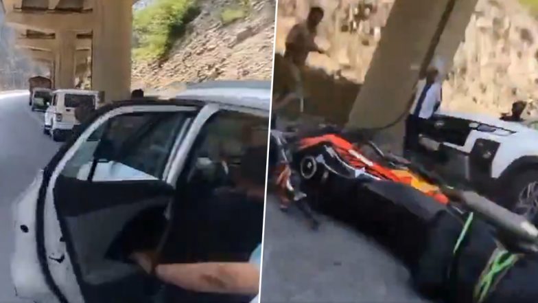 Accident Viral Video: ये लापरवाही किसी की जान भी ले सकती है, सड़क पर कार का दरवाजा खोलने से हुआ एक्सीडेंट, बाइकसवार जाकर डोर से टकराया