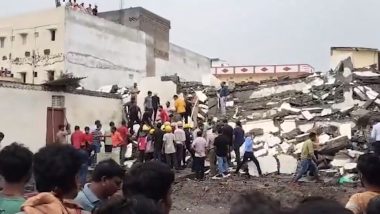 Gujarat Building Collapse: गुजरात के सूरत में पांच मंजिला इमारत ढही, कई लोगो के दबे होने की आशंका-VIDEO