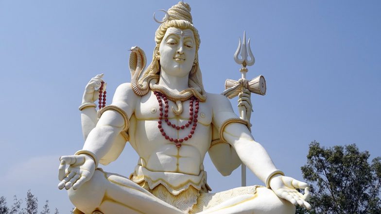 Sawan Teesra Somwar 2024: सावन का आज तीसरा सोमवार, उज्जैन, काशी विश्वनाथ मंदिर में लगी भक्तों की भीड़-Video