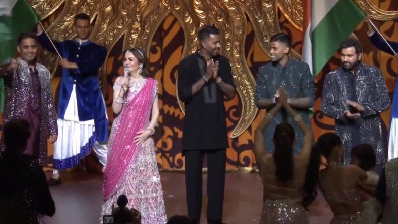 Video: मुकेश अंबानी और नीता अंबानी ने अनंत और राधिका मर्चेंट की संगीत सेरेमनी में वर्ल्ड कप विजेता टीम इंडिया के खिलाड़ियों की सराहना की, देखें वीडियो