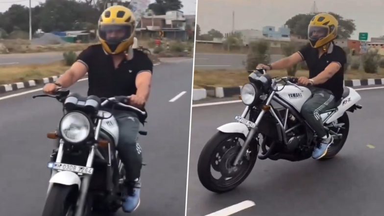 MS Dhoni Rides Bike In Ranchi: रांची की सड़कों पर धोनी यामाहा बाइक चलाते हुए आए नजर, वीडियो हुआ वायरल