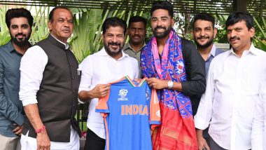 Siraj Gifts Indian Jersey to Telangana CM: मोहम्मद सिराज ने तेलंगाना सीएम रेवंत रेड्डी को भेंट की टीम इंडिया की जर्सी