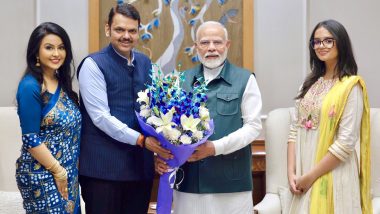 Fadnavis Meets PM Modi: दिल्ली दौरे पर देवेंद्र फडणवीस, पत्नी-बेटी के साथ पीएम मोदी से की मुलाकात कहा- 'प्रधानमंत्री का आशीर्वाद सदा महाराष्ट्र के साथ रहा है और रहेगा'