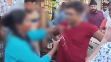 UP: बहराइच में बीच सड़क पत्नी ने पति को पीटा, Video वायरल- जानें क्या है पूरा मामला