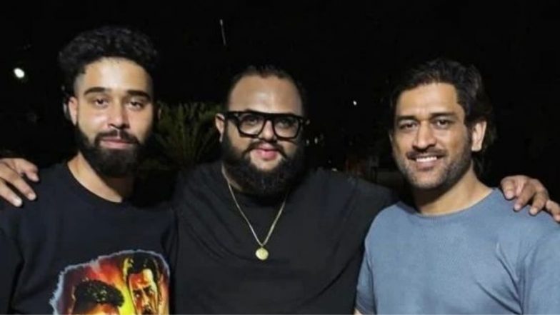 Dhoni Meets AP Dhillon:&nbsp;अनंत अंबानी- राधिका मर्चेंट की शादी में शामिल होने के बाद&nbsp;मशहूर गायक एपी ढिल्लन से मिलें MS धोनी, देखें पोस्ट
