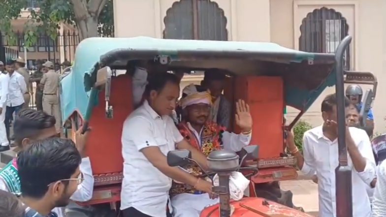 VIDEO: शपथ लेने ट्रैक्टर पर सवार होकर BAP से MLA जय कृष्ण पटेल पहुंचे विधानसभा, राजस्थान के बागीदौरा सीट से उपचुनाव में मिली है जीत