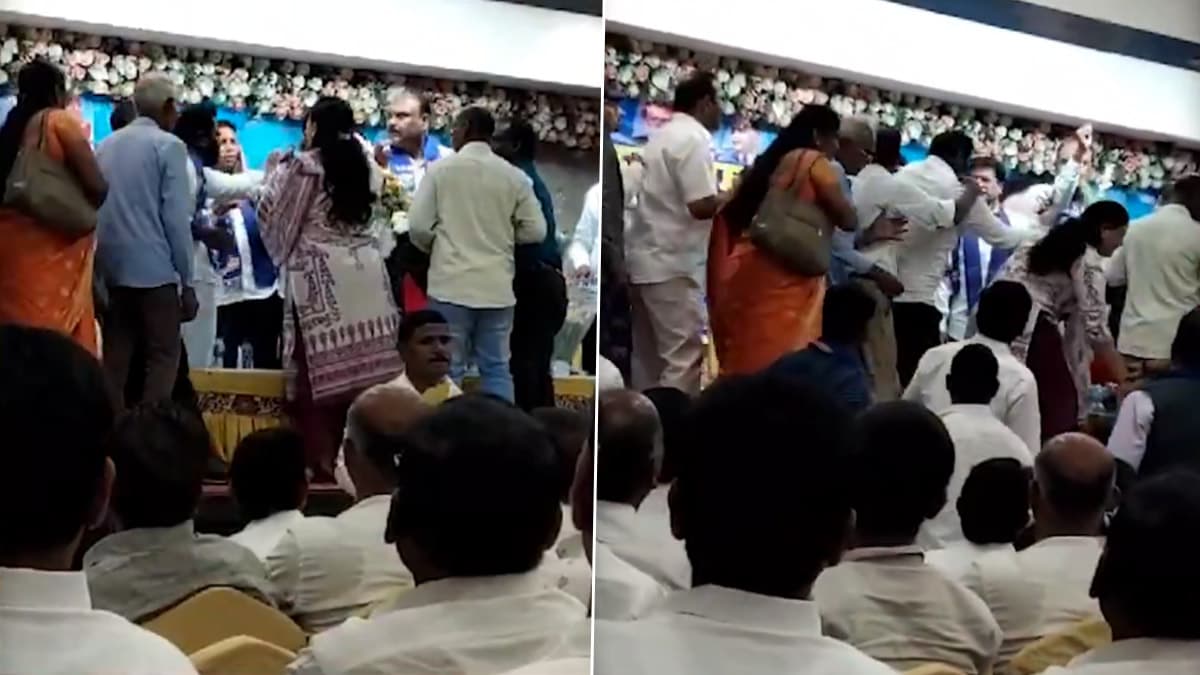VIDEO: मुंबई में भरे मंच पर BSP राज्यसभा सांसद रामजी गौतम को पार्टी की महिला वर्कर ने जड़ा थप्पड़, जानें वजह