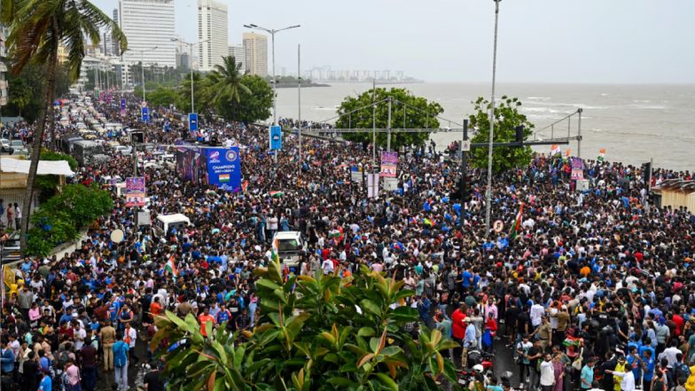 Victory Parade Video: मरीन ड्राइव की ओर जाने से बचें! टीम इंडिया के विक्ट्री परेड में क्रिकेट फैंस का सैलाब! मुंबई पुलिस ने की खास अपील