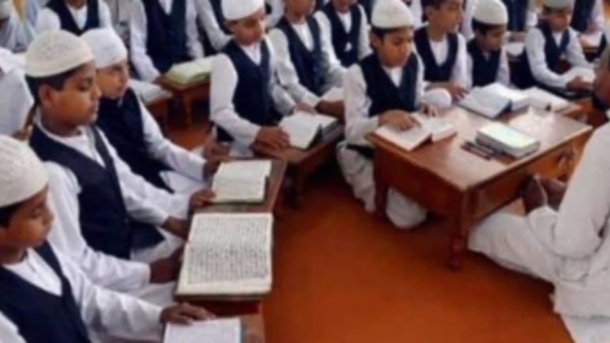 All India Muslim Personal Law Board: मदरसों को नुकसान पहुंचाने वाली कोशिशों को कभी बर्दाश्त नहीं किया जाएगा, मुस्लिम पर्सनल लॉ बोर्ड ने दी चेतावनी